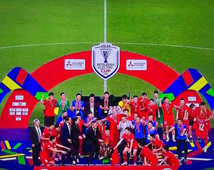 Huấn luyện viên Kim Sang-sik Đội tuyển Việt Nam AFF Cup 2024 Quản lý đội tuyển Việt Nam Thành công AFF Cup 2024 Chiến lược bóng đá Việt Nam